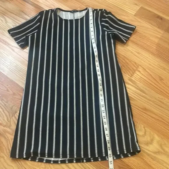 Boohoo Black and White Striped Shift Dress size 4 - Picture 4 of 8